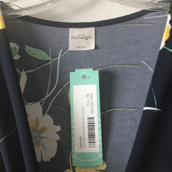 Dress - Picture 3 of 3